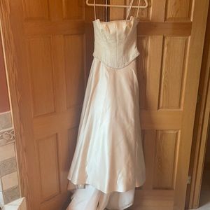 Beautiful vintage style strapless wedding dress.